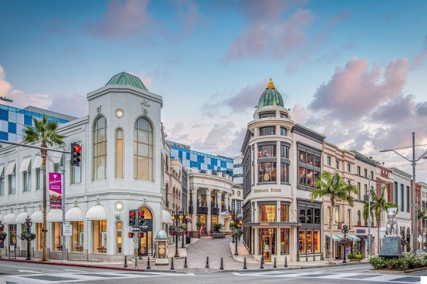 Rodeo Drive: Luxury Shopping and Glamour